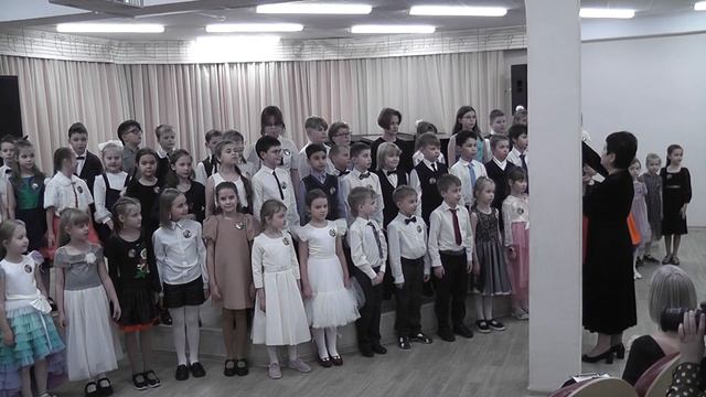 Вместе весело шагать. Слова - М. Матусовский, музыка - В. Шаинский. Исполняют учащиеся 1 класса смотреть онлайн