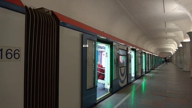 Базовая Москва на СЛ! Электропоезд Москва на станции Кропоткинская смотреть онлайн