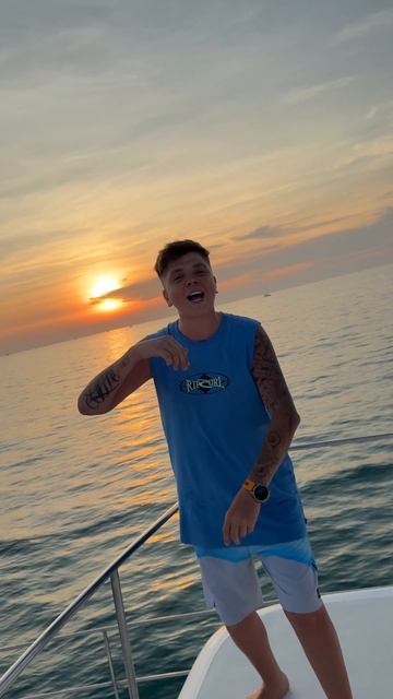 Готовы улететь на Луну?🚀🌕 #элвингрей #elvingrey #луна смотреть онлайн