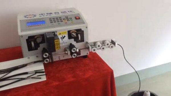 Full automatic wire cutting and stripping machine