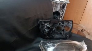 lada Vesta Замена битого корпуса оригинальной фары с перестановкой отражателей в новый корпус