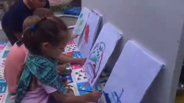 Painting class in “UMA family kids club” смотреть онлайн