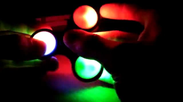 Спиннер с подсветкой "Led Blue" смотреть онлайн