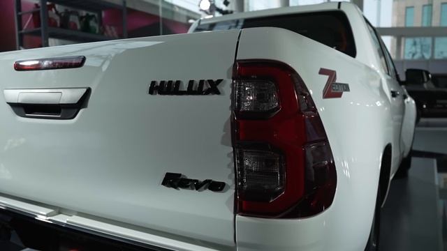 พรีวิว Toyota Hilux REVO Z-Edition 2024 ราคา 8.62 แสน ตัวเตี้ยหน้าใหม่ แต่งดำ เพิ่ม VSC มาแล้ว смотреть онлайн
