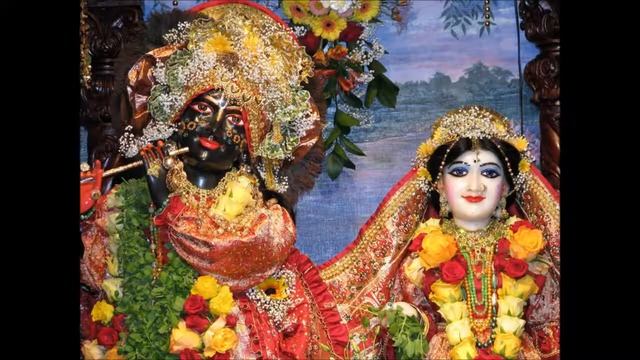 dasi Acutya Gopi chants Hare Krishna смотреть онлайн