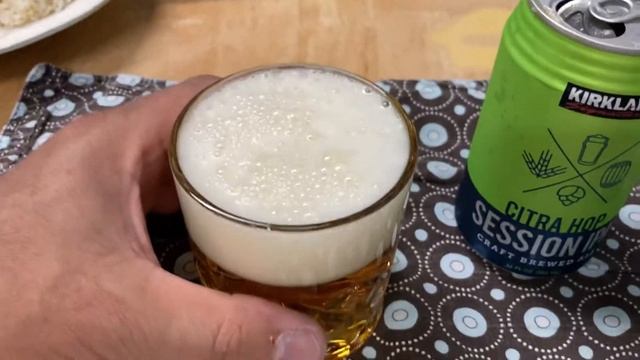 Citra hop Session IPA craft brewed ale by Kirkland Signature / Taste was great smooth lPA. Love it. смотреть онлайн