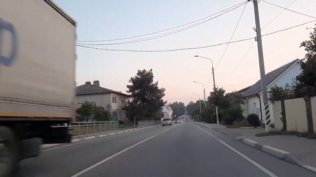 Проезжаем Архипо-Осиповку. Людей нет, все уехали смотреть онлайн