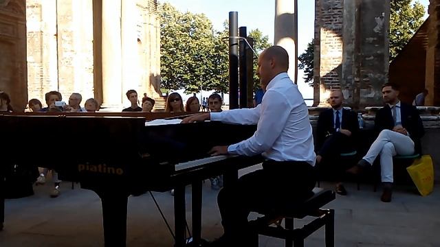 Rinaldo Bellucci plays A. Skrjabin (Prelude for the left hand op.9) at Castle of Rivoli (Turin) смотреть онлайн