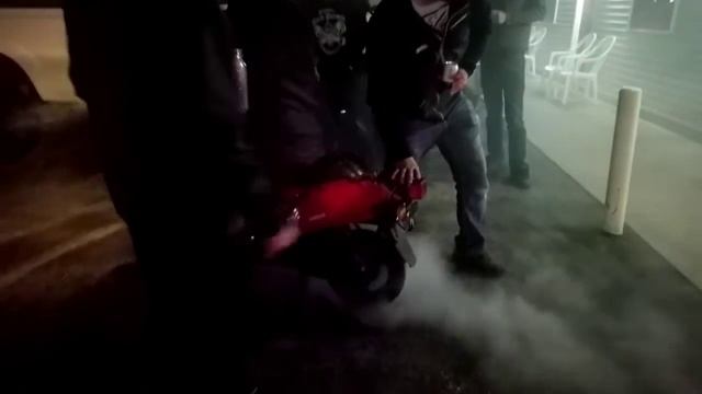Moped burnout tire blow смотреть онлайн