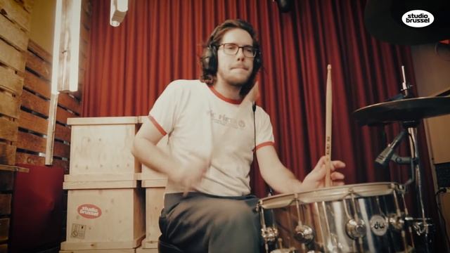 Compact Disk Dummies - Ashes To Ashes (David Bowie cover) (live) смотреть онлайн
