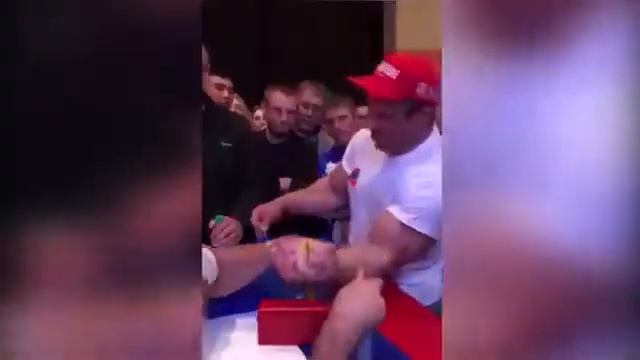 Armwrestling - Vitaly LALETIN Vs Denis CYPLENKOV