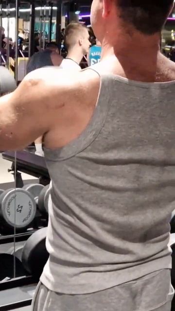 Тренировка плеч , стероидмен . смотреть онлайн