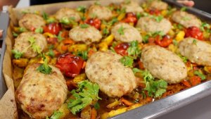 Если ВКУСНЫЙ ОБЕД, то только такой! ОЧЕНЬ вкусно и просто! Котлеты с овощами в духовке