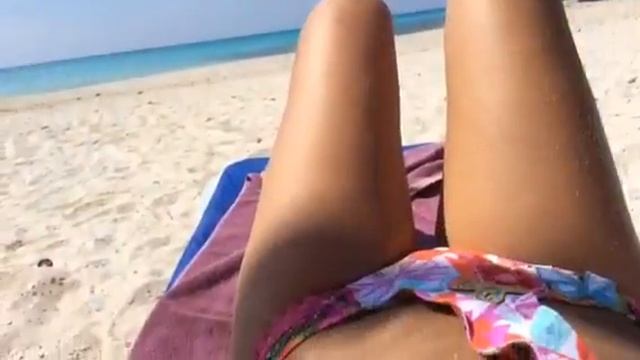 Yeimi Rey mujer hermosa en las playas de Cuba смотреть онлайн