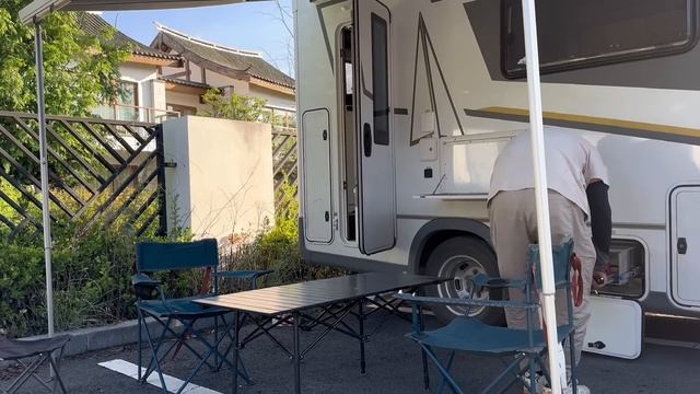 公路塌方被暖心店家提醒，趕一天山路終於到麗江，偶遇粉絲被一頓誇！【阿偉燕子旅行記】 смотреть онлайн