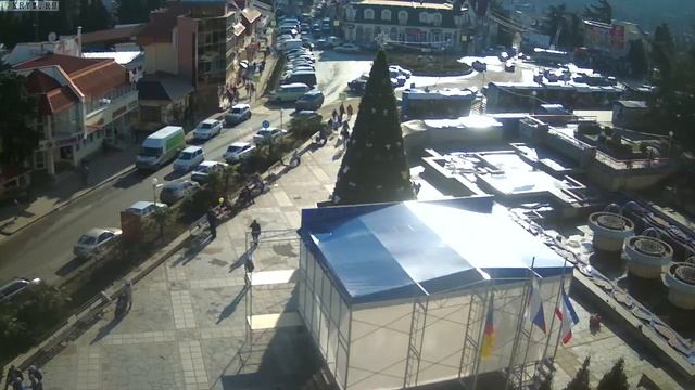 Вебкамера "Площадь Советская". Запись 27.12.2016 13:00:05 смотреть онлайн
