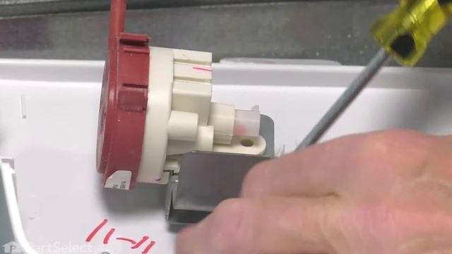 GE Washer Repair - How to Replace the Water Level Pressure Switch (GE # WH12X10476) смотреть онлайн