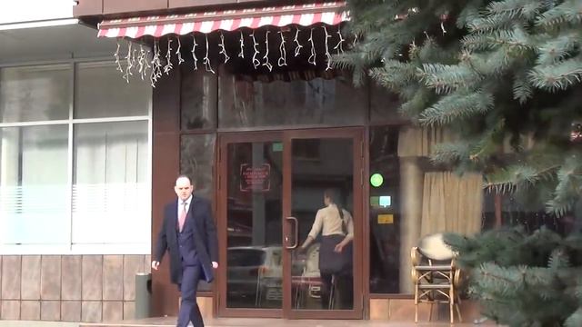 Злой цирюльник, притворяющийся инвалидом смотреть онлайн