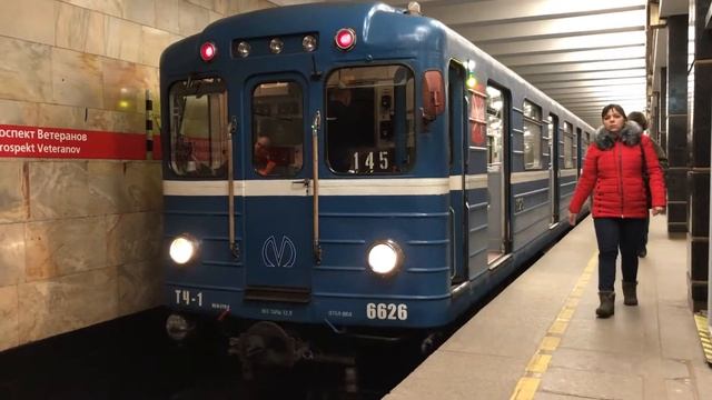 ТЧ-1 6626 115 на станции метро ПРОСПЕКТ ВЕТЕРАНОВ движется в сторону разворотного тупика. смотреть онлайн