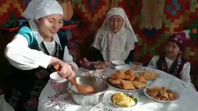 "Бірлік орта мектебі"КММ. "Ана,әже және мен"байқауы смотреть онлайн