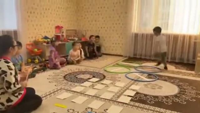 Педагог-психолог Алпейсова Г.А.мектепалды даярлық топпен кеңістікті бағдарлау жұмыстарын жүргізді. смотреть онлайн