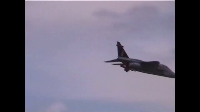 RAF Jaguar GR3 fast jet display - Biggin Hill 2000 смотреть онлайн