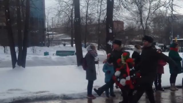 Возложение цветов у памятника защитникам Москвы в Крюково смотреть онлайн