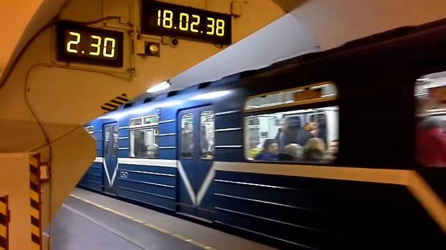 Вагон салон прямоугольный на Невском проспекте смотреть онлайн