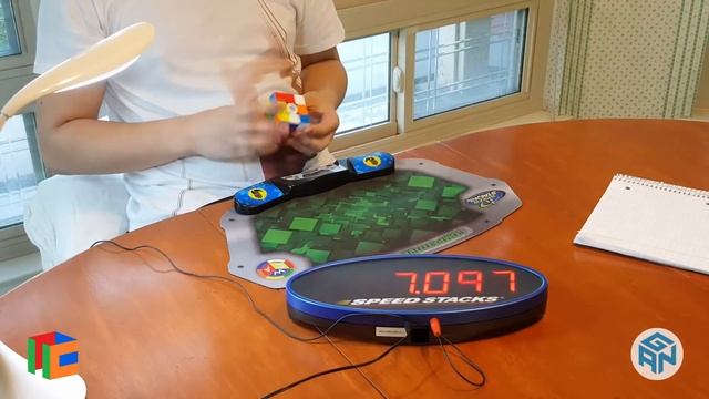 5.70 (ao12) Rubik's Cube 3x3 Average of 12 -- Gan Infinity смотреть онлайн