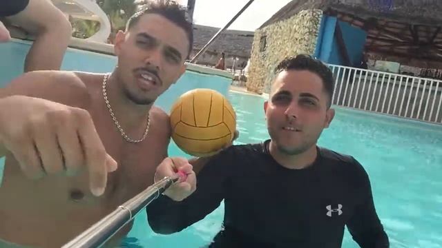 Hotel Bella Costa!! Amigos, whisky, música. Que más se puede pedir смотреть онлайн