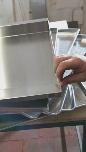 Противни; алюминиевые, перфорированные, нержавеющие,  стальные, и багетные. ПРОЛИМЕТ.