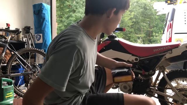 How to Install battery in dirtbike смотреть онлайн