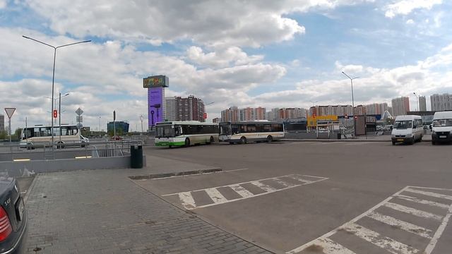 Химки. Автобус маршрута №4 в старой московской окраске у Меги. 28 апреля 2024 смотреть онлайн