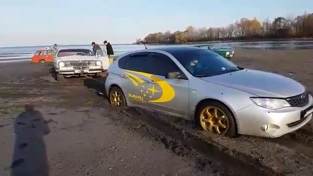 Достаем Волгу из грязи смотреть онлайн