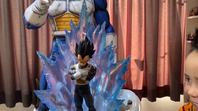 Toddler Unboxes Vegeta Statue-205 смотреть онлайн