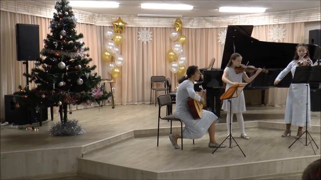 В. Моцарт «Менуэт» Исп. Новосельцевы Маруся, Ольга и мама Мария Павловна смотреть онлайн