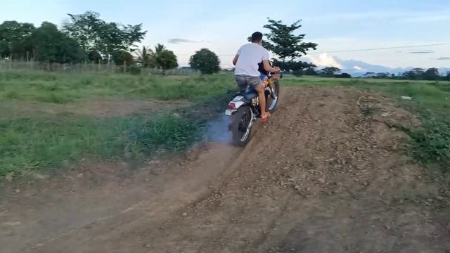 Yamaha DT 125 top speed & testing | Stock Engine смотреть онлайн