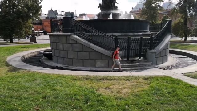 Прогулка по Красной Площади смотреть онлайн