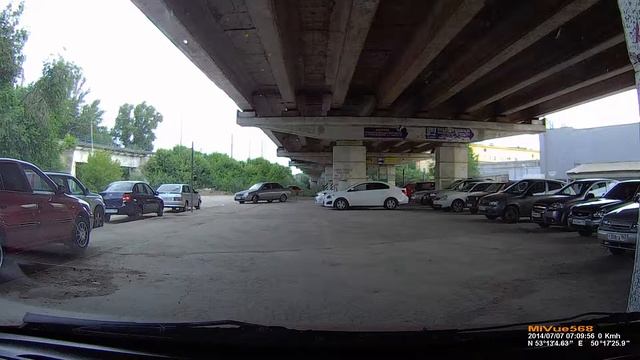 А так приходится парковаться. 10-20 мм до колонны. смотреть онлайн
