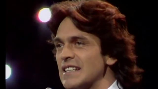 Riccardo Fogli - Storie di tutti I giorni (рус. субтитры) смотреть онлайн