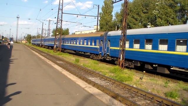 Движ по станции Кривой Рог-Главный смотреть онлайн