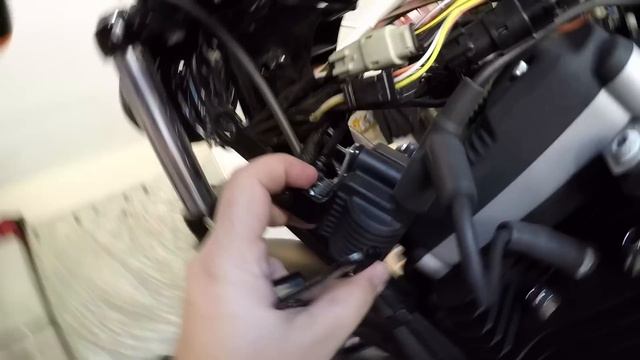 HOW TO: Coil & Ignition Relocation + Wire Tuck - Harley Sportster Iron 883 смотреть онлайн