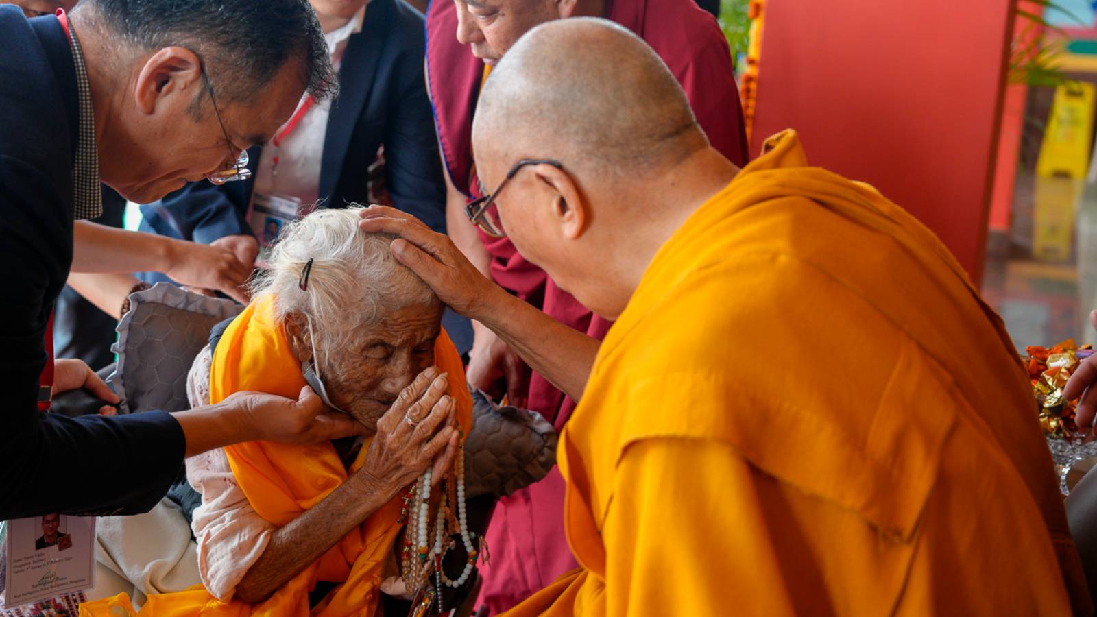 Далай-лама даровал аудиенцию монахам из монастырей Дрепунг и Ганден смотреть онлайн