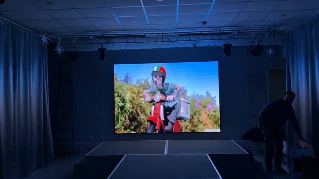 Светодиодный экран для Деда Мороза! Видеоэкран для помещения, Великий Устюг. Шаг пикселя 2,5 мм. смотреть онлайн