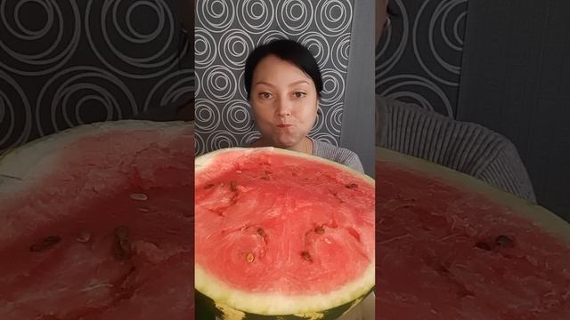 Мукбанг.Арбузный перекус.Mukbang. Watermelon snack. смотреть онлайн