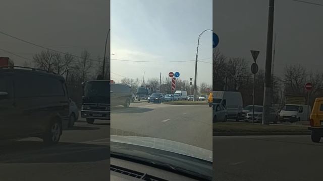 Краснодар улица красных партизан 15.03.23 одна сплошная пробка!!!наказать надо за это руководителей смотреть онлайн