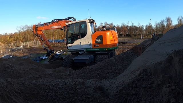 Grond Laden #15 - Liebherr 914 Compact Met Engcon Draaikantelstuk