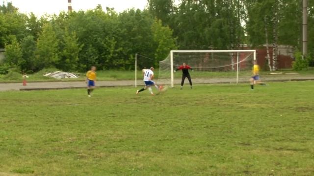 Чемпионат области по футболу "Авангард" -"Прогресс" (М. Шкляев забивает шестой гол) смотреть онлайн