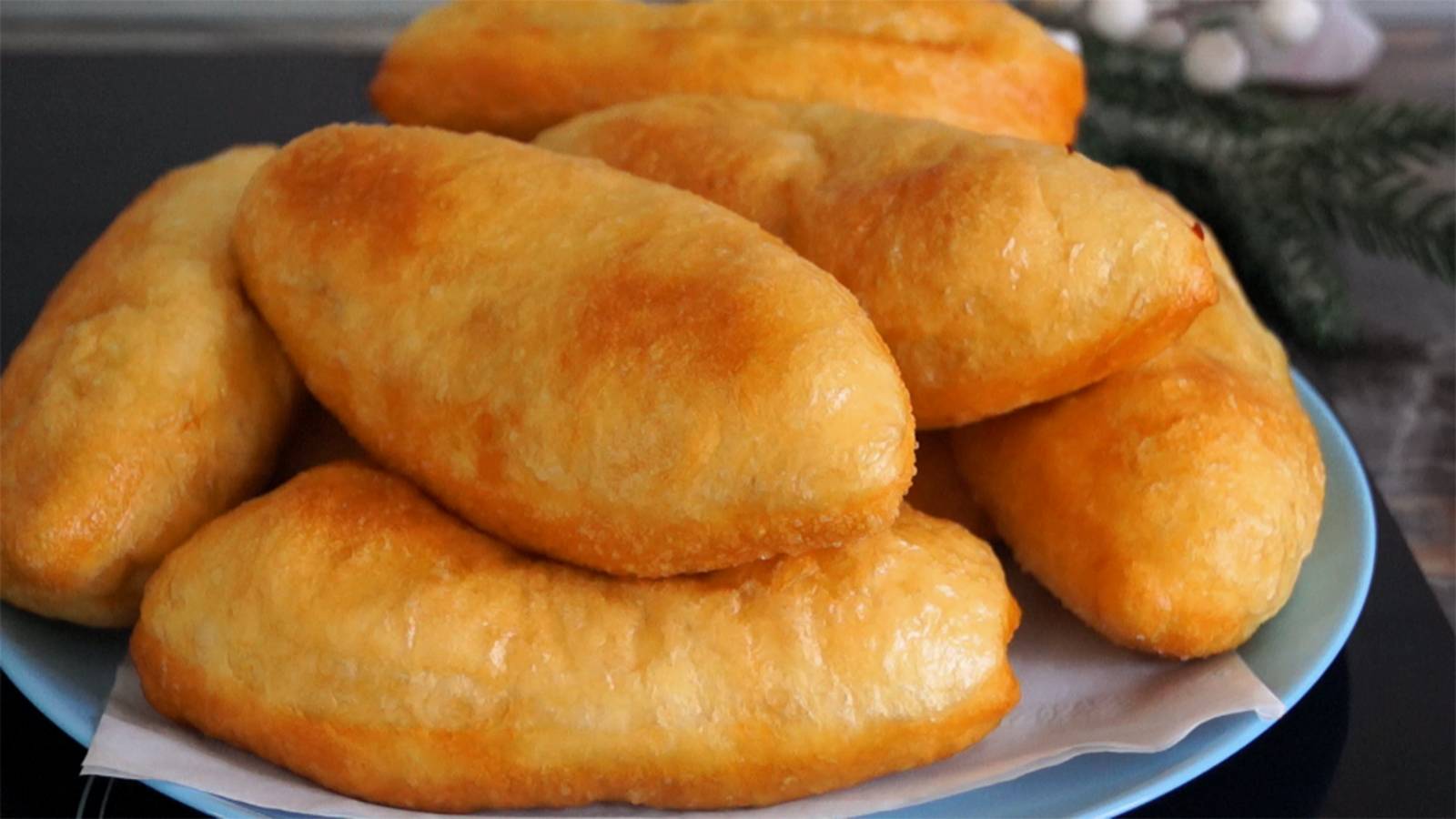 Пирожки как пух без молока и яиц. Пирожки супербыстрого приготовления. Тесто готовится за 5 минут смотреть онлайн