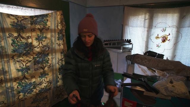 We checked our grandparents 100-year-old abandoned homestead in Romania's countryside смотреть онлайн